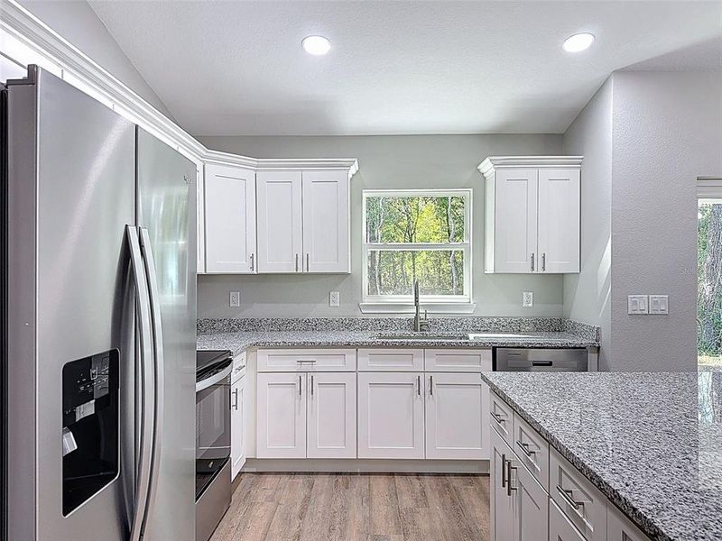 Furnished interior view inside a new home in , Dunnellon (Image 30).