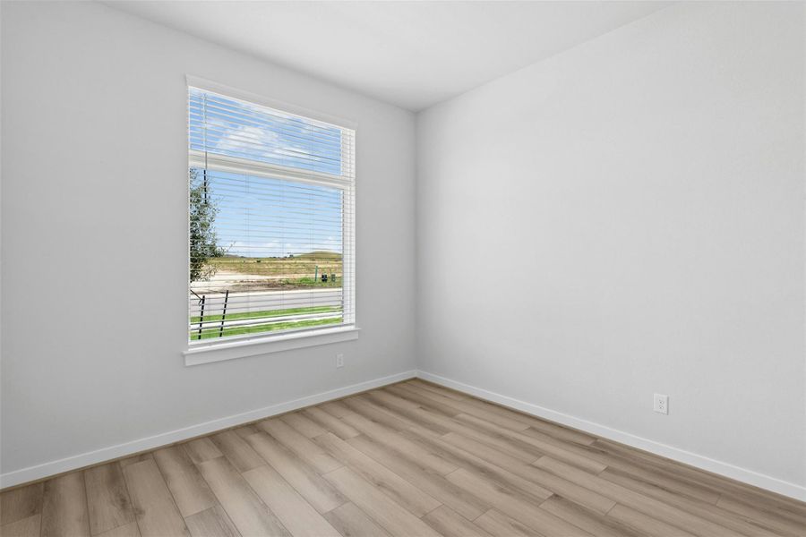 Spacious, unfurnished interior of a new home in East View Farms, Georgetown (Image 32).