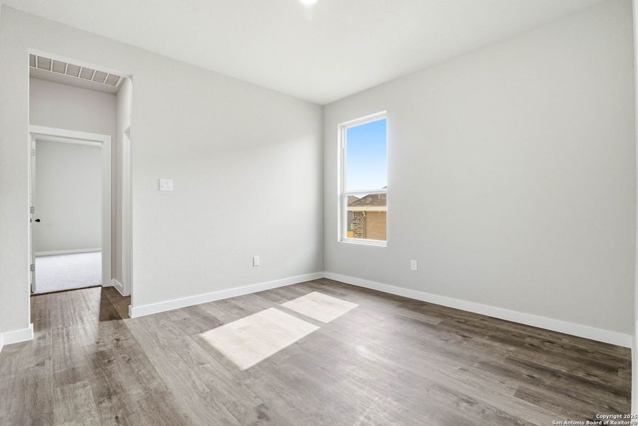 Spacious, unfurnished interior of a new home in Vista Ridge, Live Oak (Image 21).
