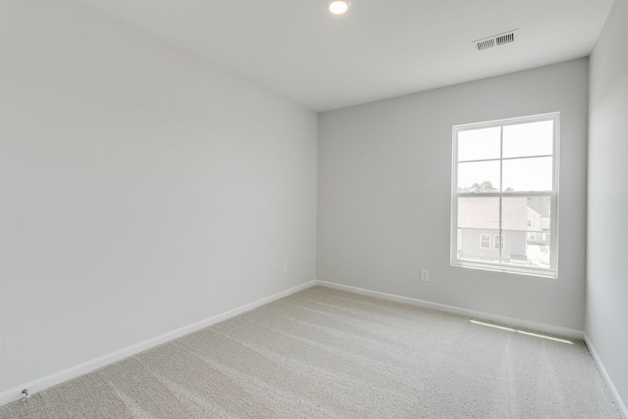 Spacious, unfurnished interior of a new home in Astoria, Columbia (Image 26).