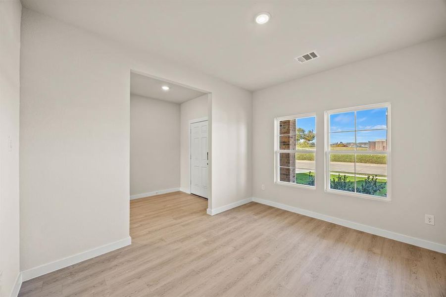 Spacious, unfurnished interior of a new home in MiraVerde, Crowley (Image 11).