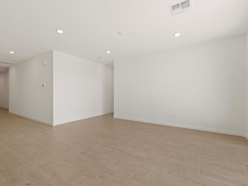 Spacious, unfurnished interior of a new home in Bella Vista Farms Reserve Series, San Tan Valley (Image 9).