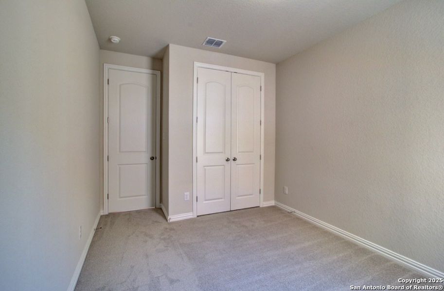 Spacious, unfurnished interior of a new home in Veranda, San Antonio (Image 16).