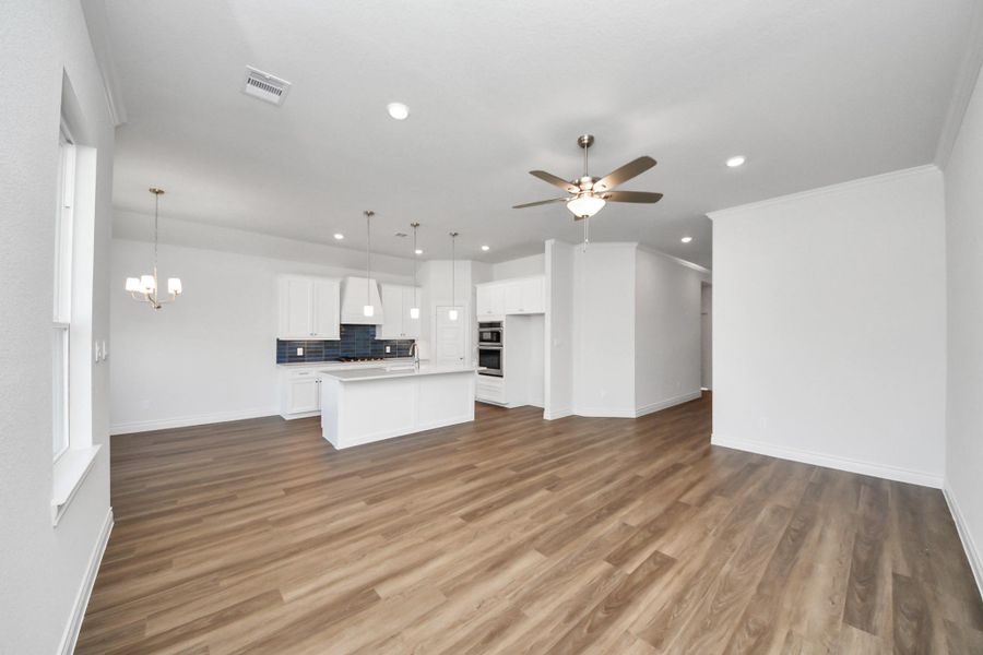 Spacious, unfurnished interior of a new home in Lexington Heights, Willis (Image 28).