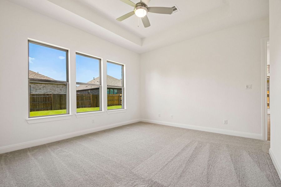Spacious, unfurnished interior of a new home in 6 Creeks, Kyle (Image 17).