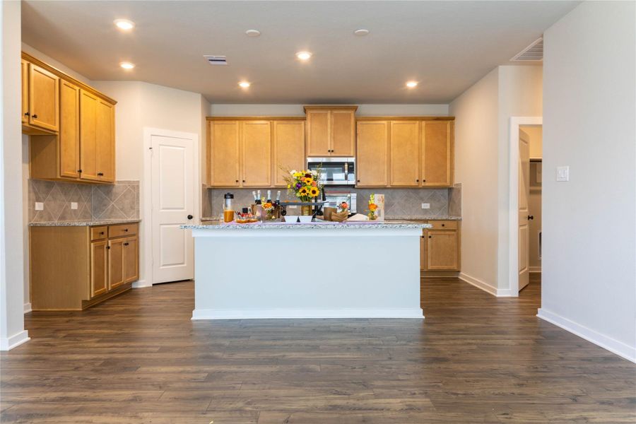 Furnished interior view inside a new home in La Segarra 40', Brookshire (Image 10).