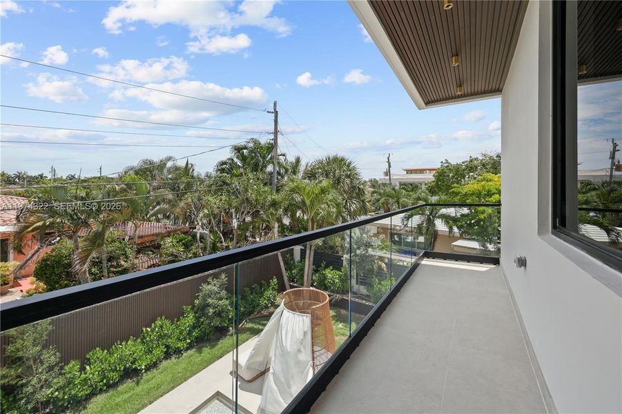 Exterior details and patio area of a home in , Fort Lauderdale (Image 38).