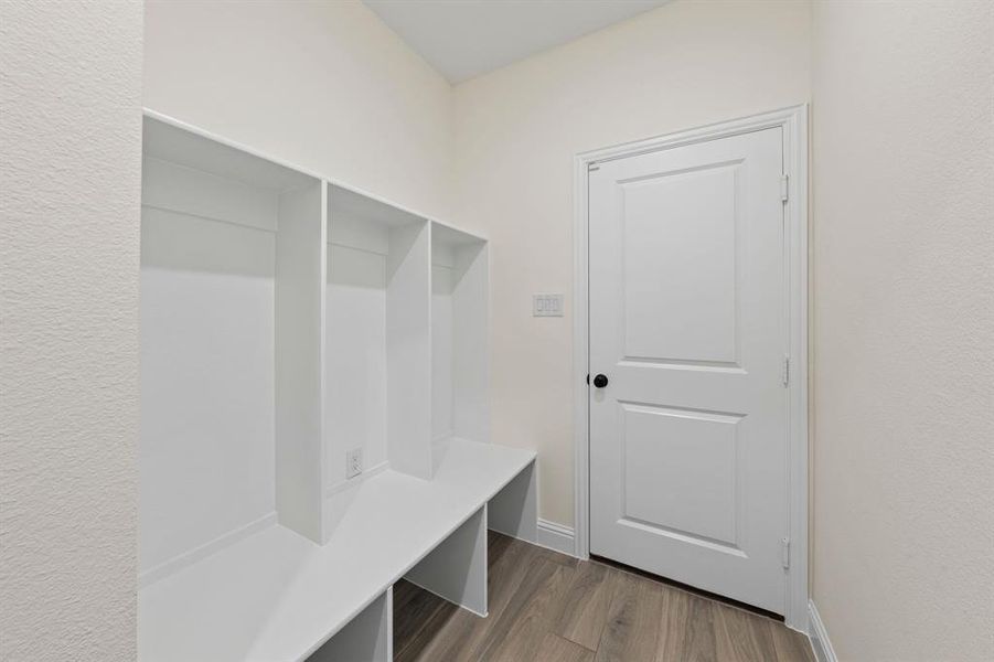 PIC IS NOT OF ACTUAL HOME. PICS TO SHOW STYLE ONLY