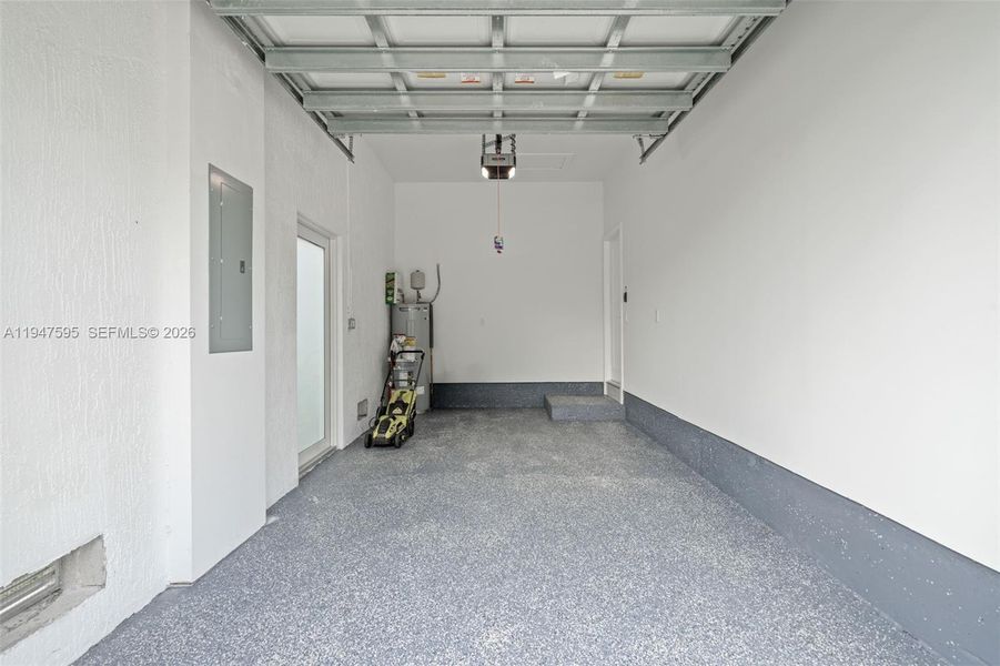 Spacious, unfurnished interior of a new home in , Fort Lauderdale (Image 22).