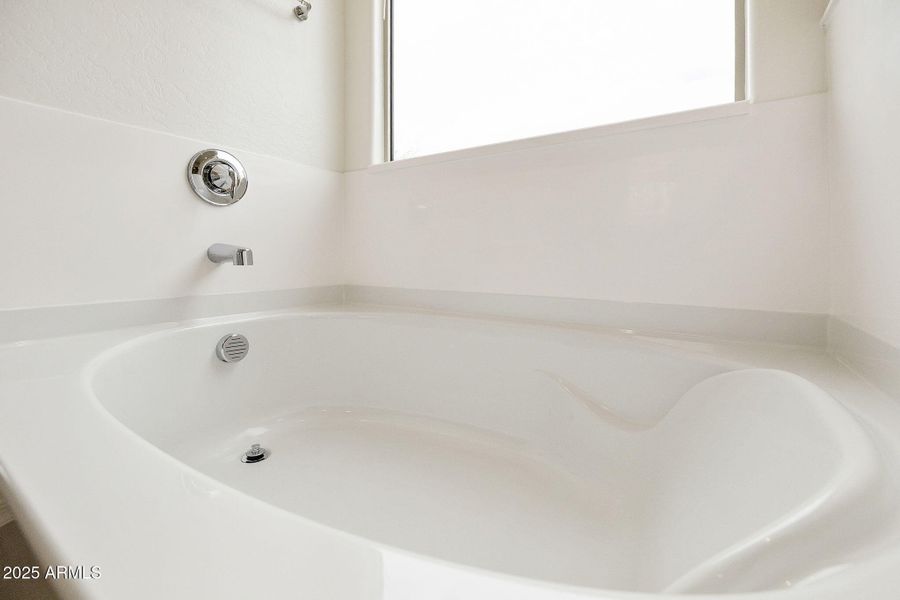 LARGE SOAKER TUB