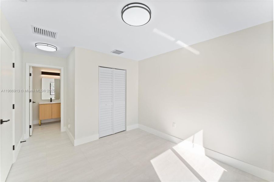 Spacious, unfurnished interior of a new home in , Miami (Image 31).