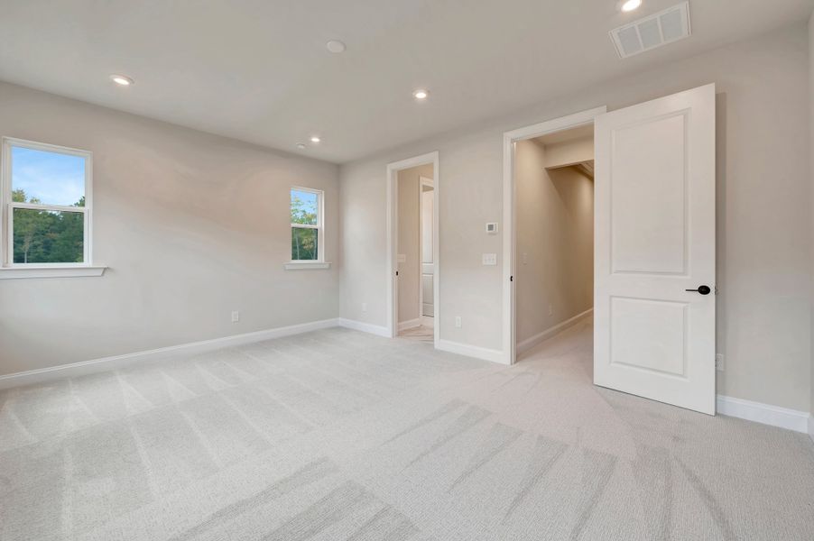 Spacious, unfurnished interior of a new home in Old Town Village, Waxhaw (Image 24).
