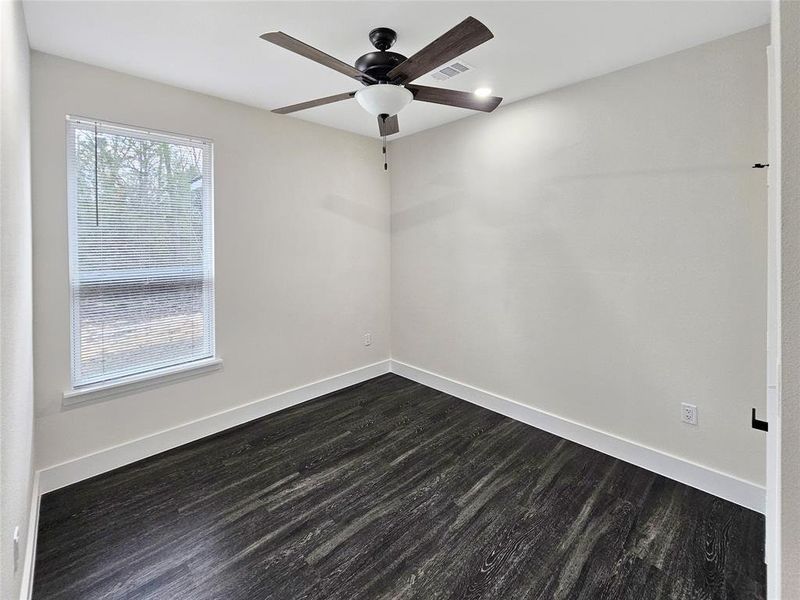 Spacious, unfurnished interior of a new home in , Malakoff (Image 18).