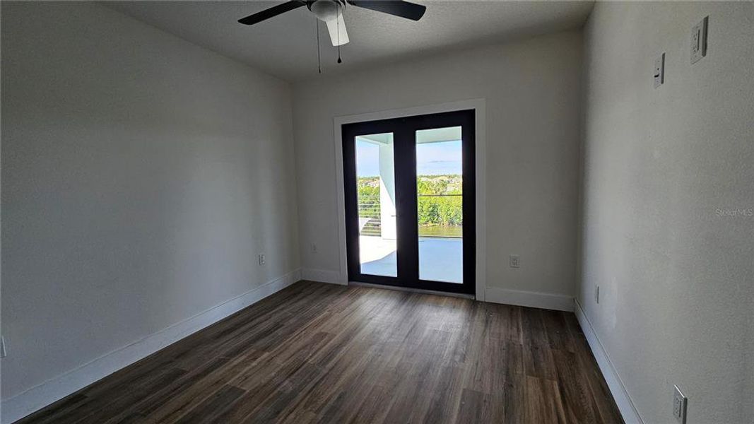 Spacious, unfurnished interior of a new home in , Port Charlotte (Image 12).