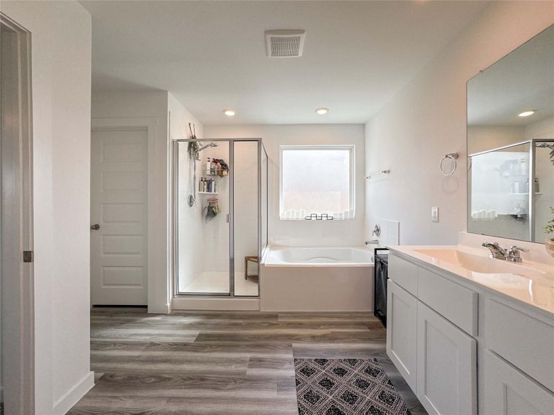 Furnished interior view inside a new home in Marlow Lake, Texas City (Image 26).