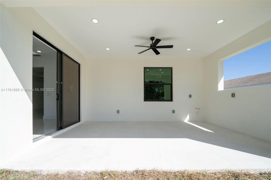 Spacious, unfurnished interior of a new home in , Lehigh Acres (Image 19).