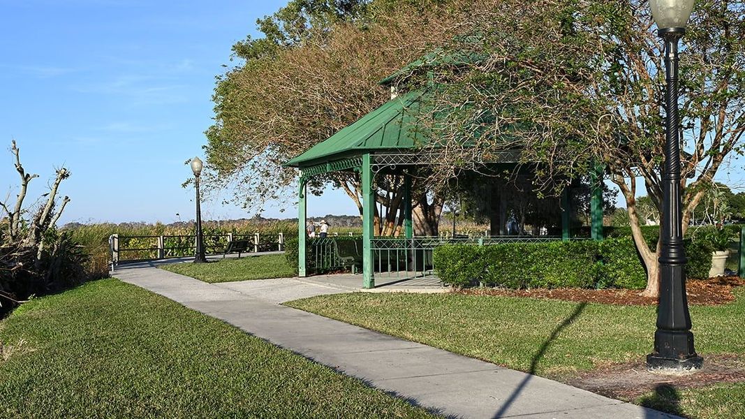 Community amenities in Esplanade at McKinnon Groves, Winter Garden (Image 26).