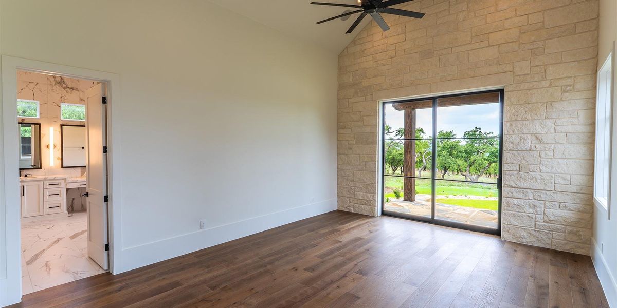 Spacious, unfurnished interior of a new home in , Fredericksburg (Image 25).
