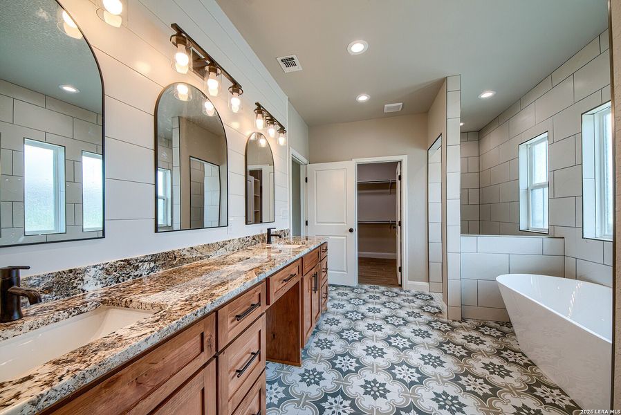 Furnished interior view inside a new home in , La Vernia (Image 10).