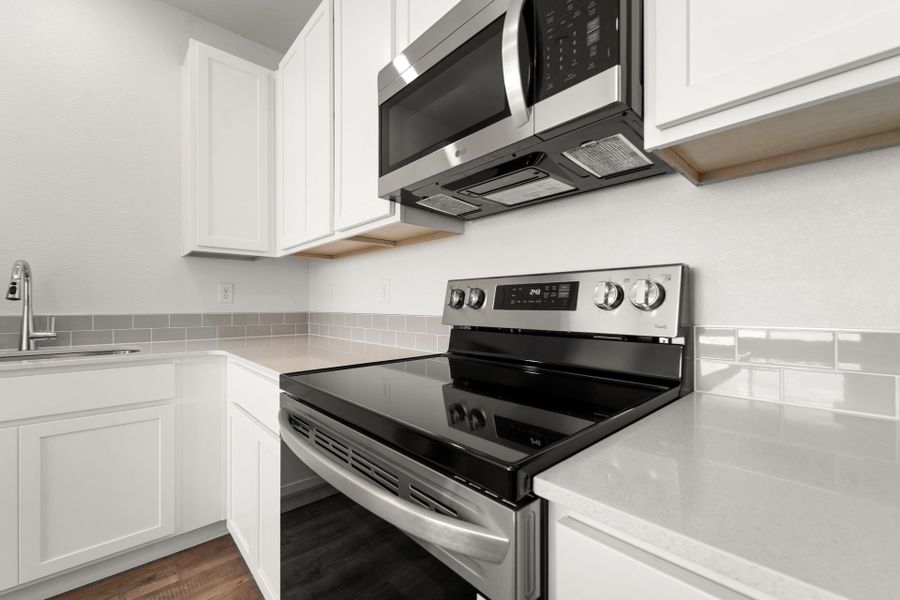 3917 Green Ct - Kitchen Stove 3917 Green Ct - Kitchen Stove