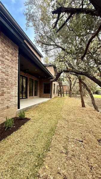 Exterior details and patio area of a home in , San Antonio (Image 20).