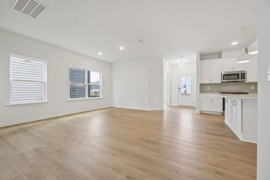 Representative images and renderings are for illustrative purposes. Actual structural options and design finishes of home may vary. Representative images and renderings are for illustrative purposes. Actual structural options and design finishes of home may vary.