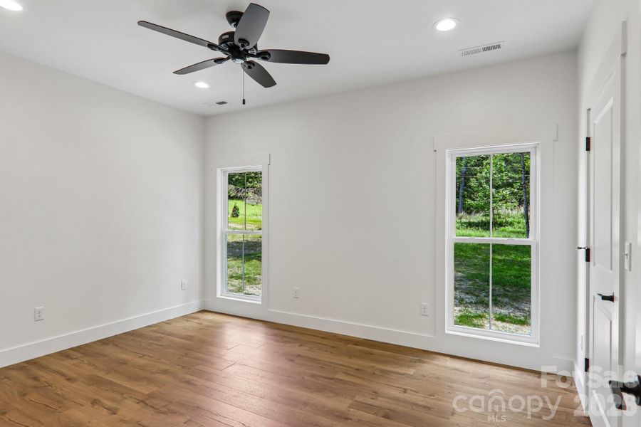 Spacious, unfurnished interior of a new home in , Hendersonville (Image 15).