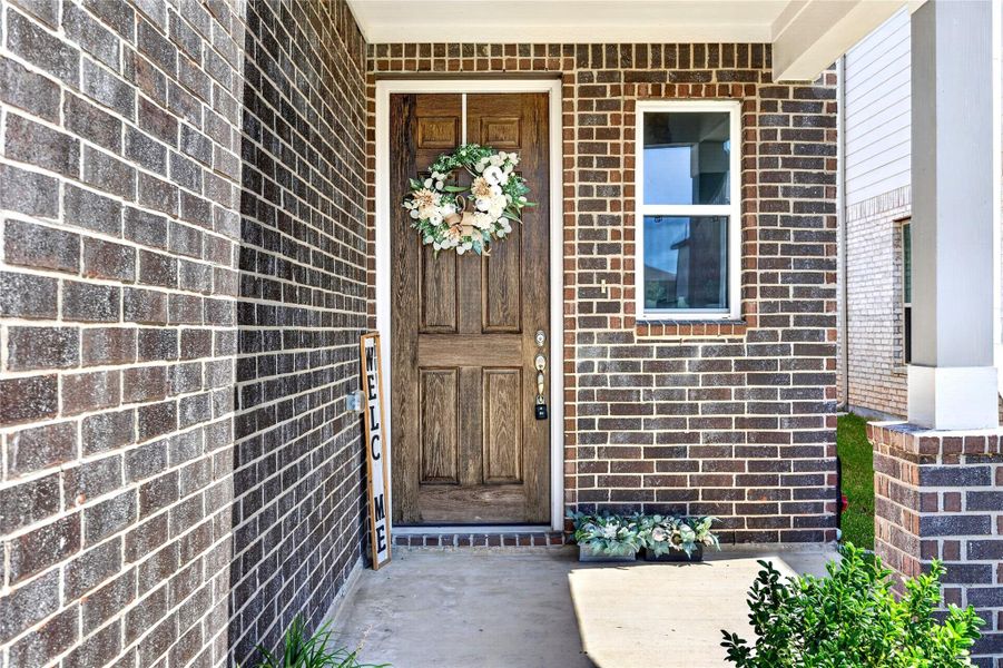Exterior details and patio area of a home in , Katy (Image 4).