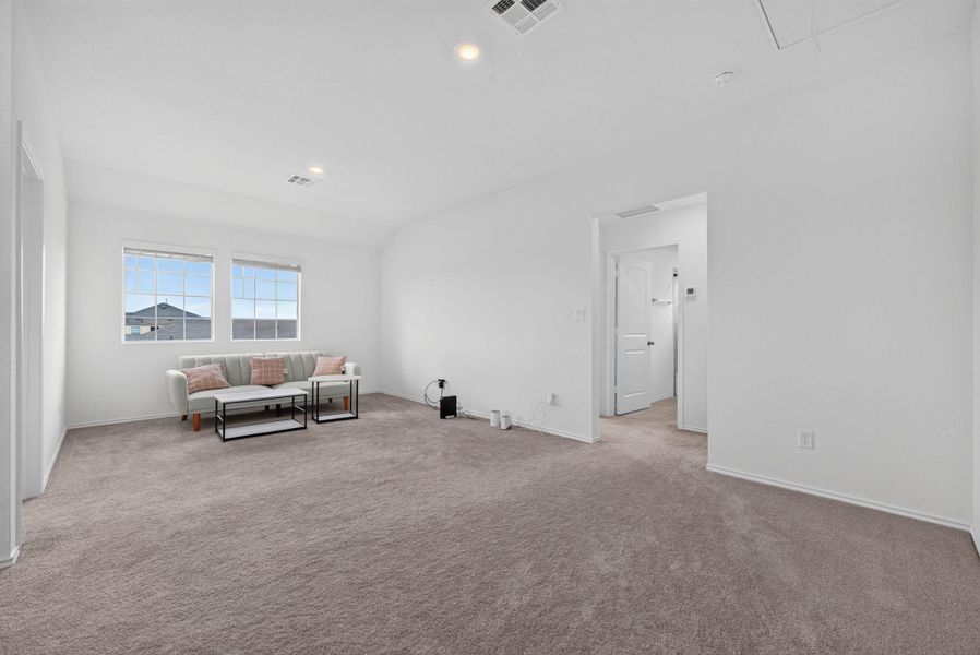 A spacious room, naturally illuminated by twin windows, offers ample living space. A spacious room, naturally illuminated by twin windows, offers ample living space.