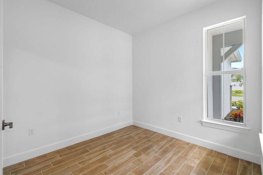 Spacious, unfurnished interior of a new home in Harbor Isle, Vero Beach (Image 38).