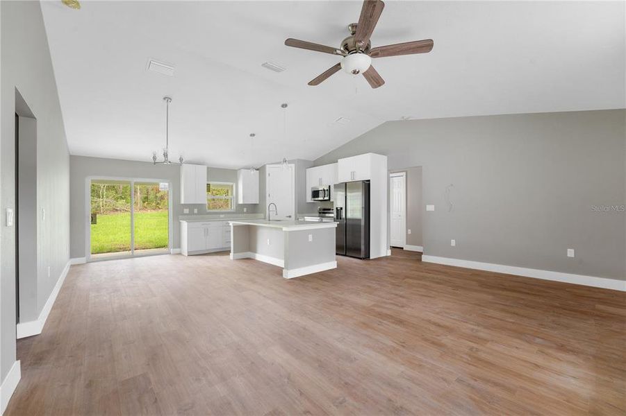 Spacious, unfurnished interior of a new home in , Citrus Springs (Image 29).