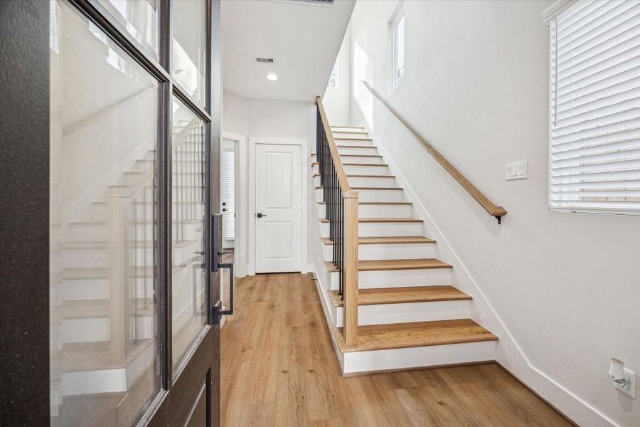 Spacious, unfurnished interior of a new home in , Houston (Image 24).