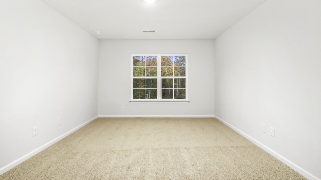 Spacious, unfurnished interior of a new home in Quail Haven, Winston-Salem (Image 18).