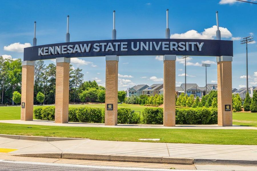 Image 32 of a home in Livingstone Park.