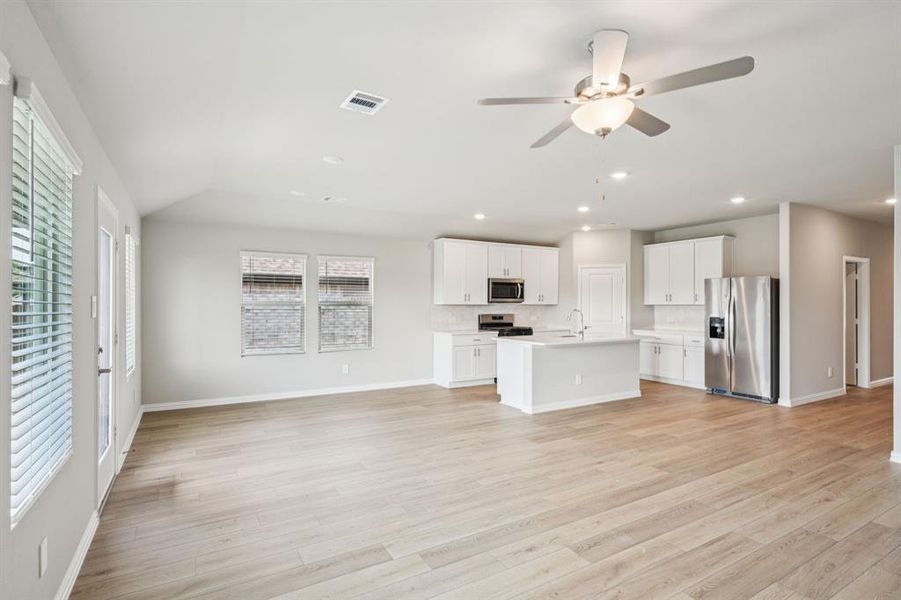 Photo is not of the actual home, but is an inspirational photo of builder’s model home and may depict options, furnishings, and/or decorator features that are not included. Photo is not of the actual home, but is an inspirational photo of builder’s model home and may depict options, furnishings, and/or decorator features that are not included.