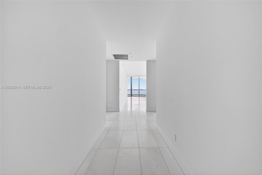 Spacious, unfurnished interior of a new home in , Miami (Image 46).