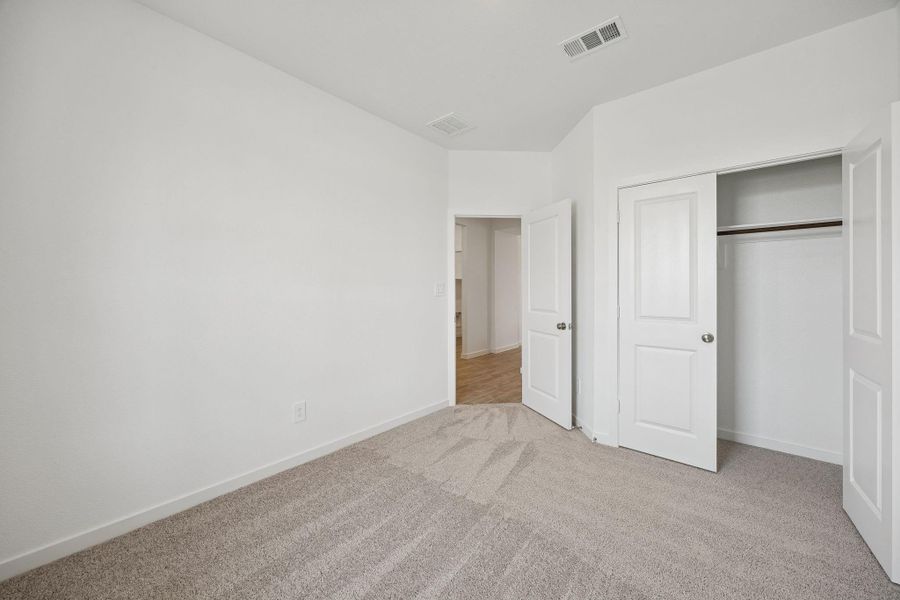 Spacious, unfurnished interior of a new home in Montgomery Bend, Montgomery (Image 17).