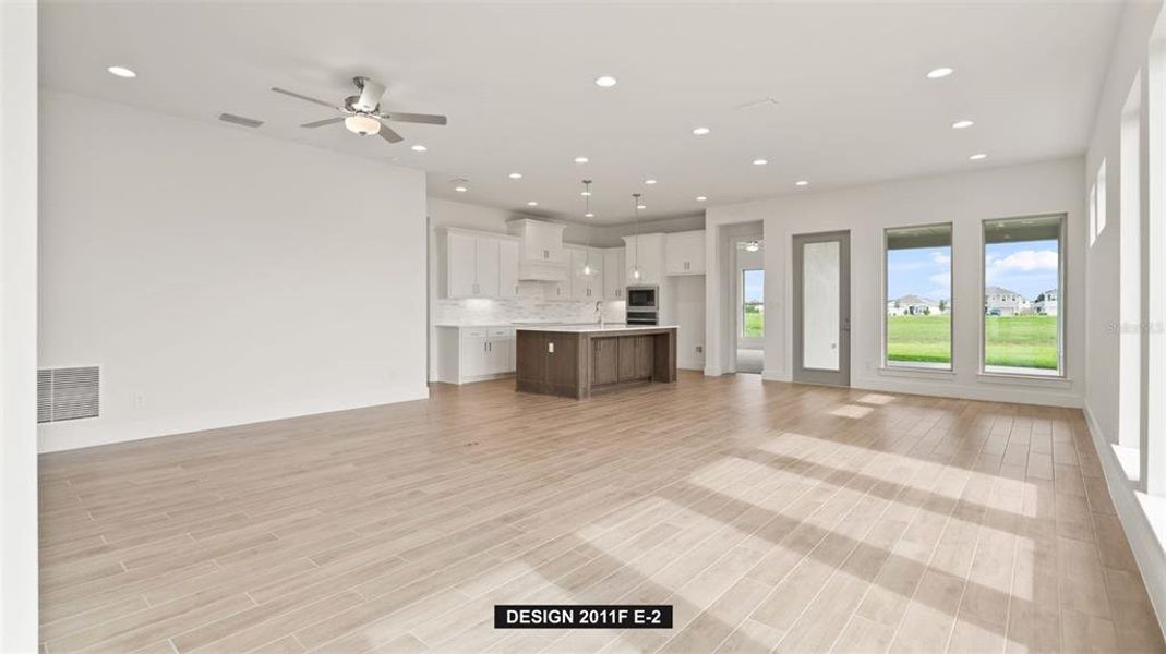 Spacious, unfurnished interior of a new home in Mandarin Grove, Palmetto (Image 9).