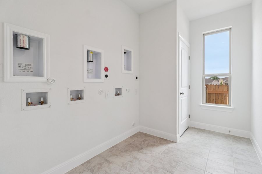 Spacious, unfurnished interior of a new home in Sage Hollow, Kyle (Image 22).