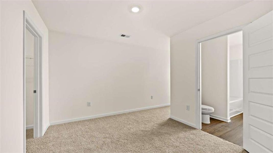 Spacious, unfurnished interior of a new home in Inverness at Sugarloaf, Lawrenceville (Image 21).