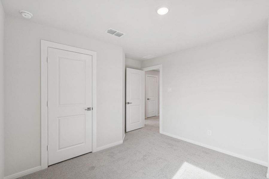 Spacious, unfurnished interior of a new home in Beacon Point at Lago Mar 50’ Homesites, Texas City (Image 18).