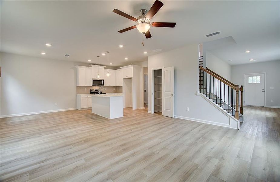Spacious, unfurnished interior of a new home in Enclave at Evergreen, Fairburn (Image 23).