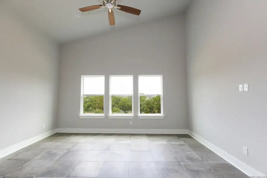 Spacious, unfurnished interior of a new home in , Selma (Image 23).