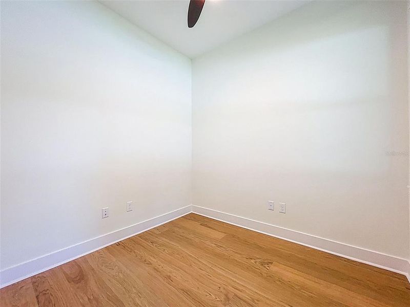 Spacious, unfurnished interior of a new home in , Tampa (Image 20).