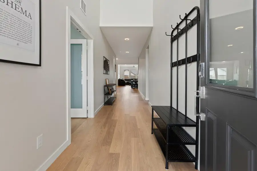 Furnished interior view inside a new home in Elevon, Lavon (Image 5).