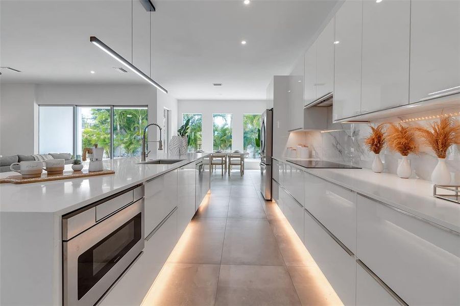 Furnished interior view inside a new home in , Sarasota (Image 23).