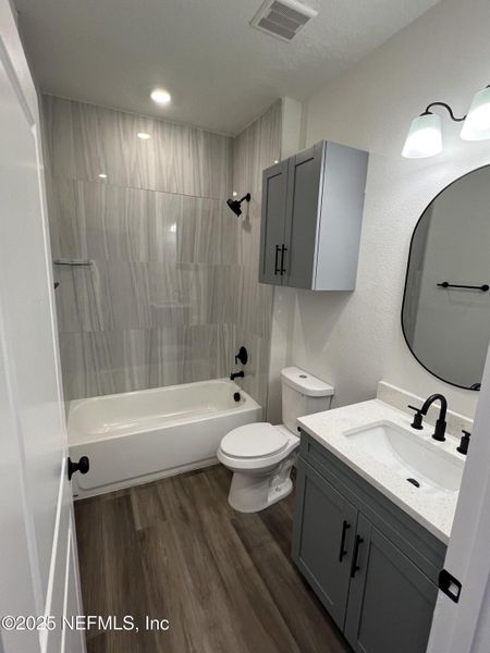 Furnished interior view inside a new home in , Jacksonville (Image 7).