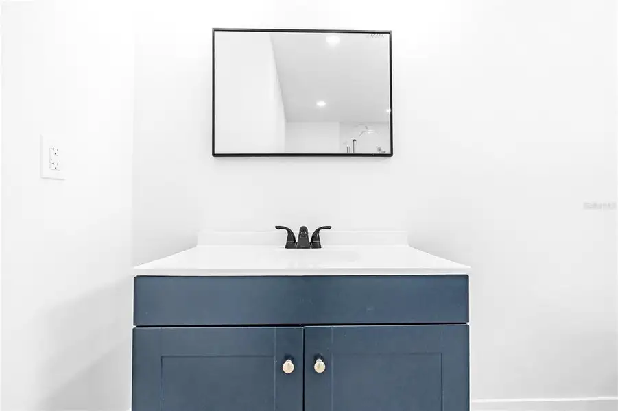Close-up of interior finishes inside a home in , Clewiston (Image 19).