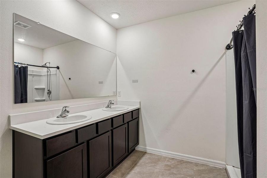 Furnished interior view inside a new home in Lake Diamond, Ocala (Image 9).