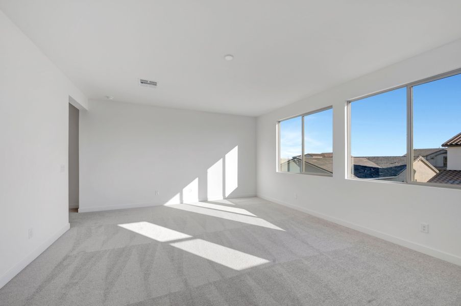 Spacious, unfurnished interior of a new home in Soleo, San Tan Valley (Image 30).
